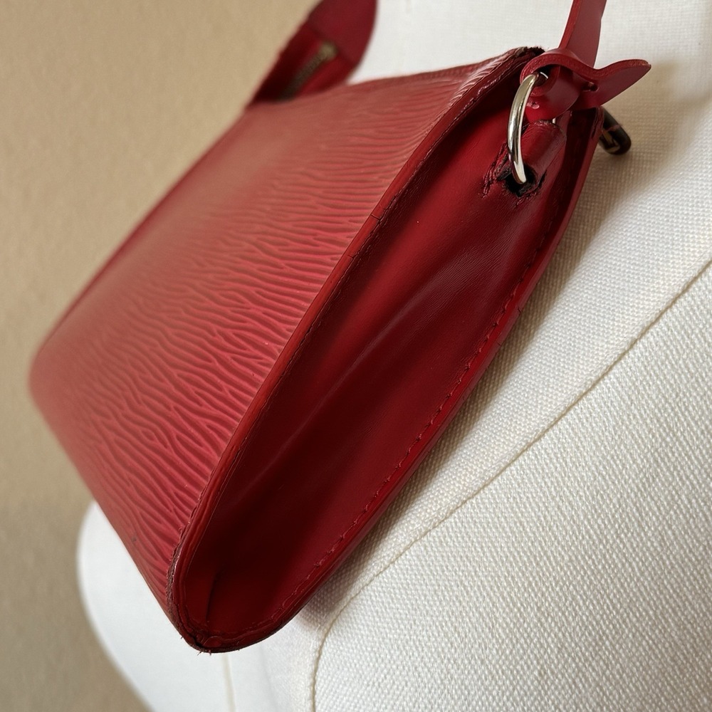 Vintage Louis Vuitton Epi Pochette Accessories Red Leather Clutch France - Picture 13 of 16